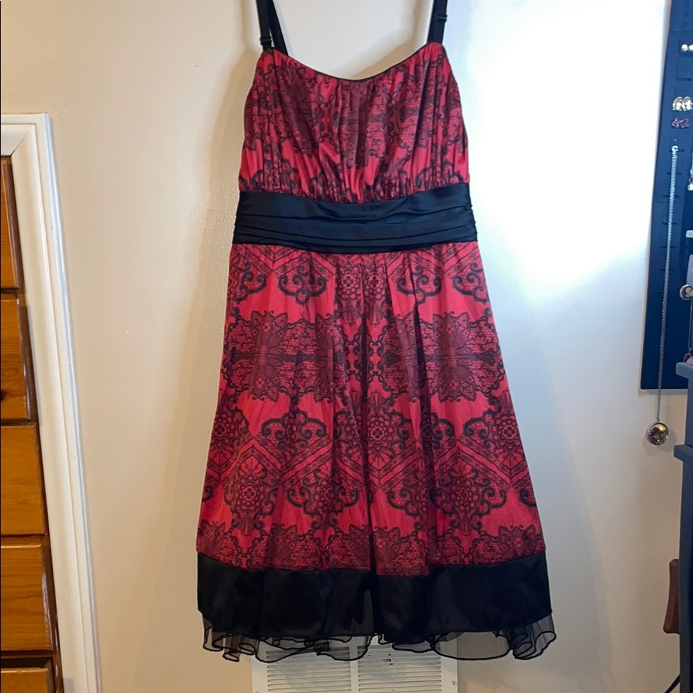 Elegant Red and Black Dress With Brocade Pattern